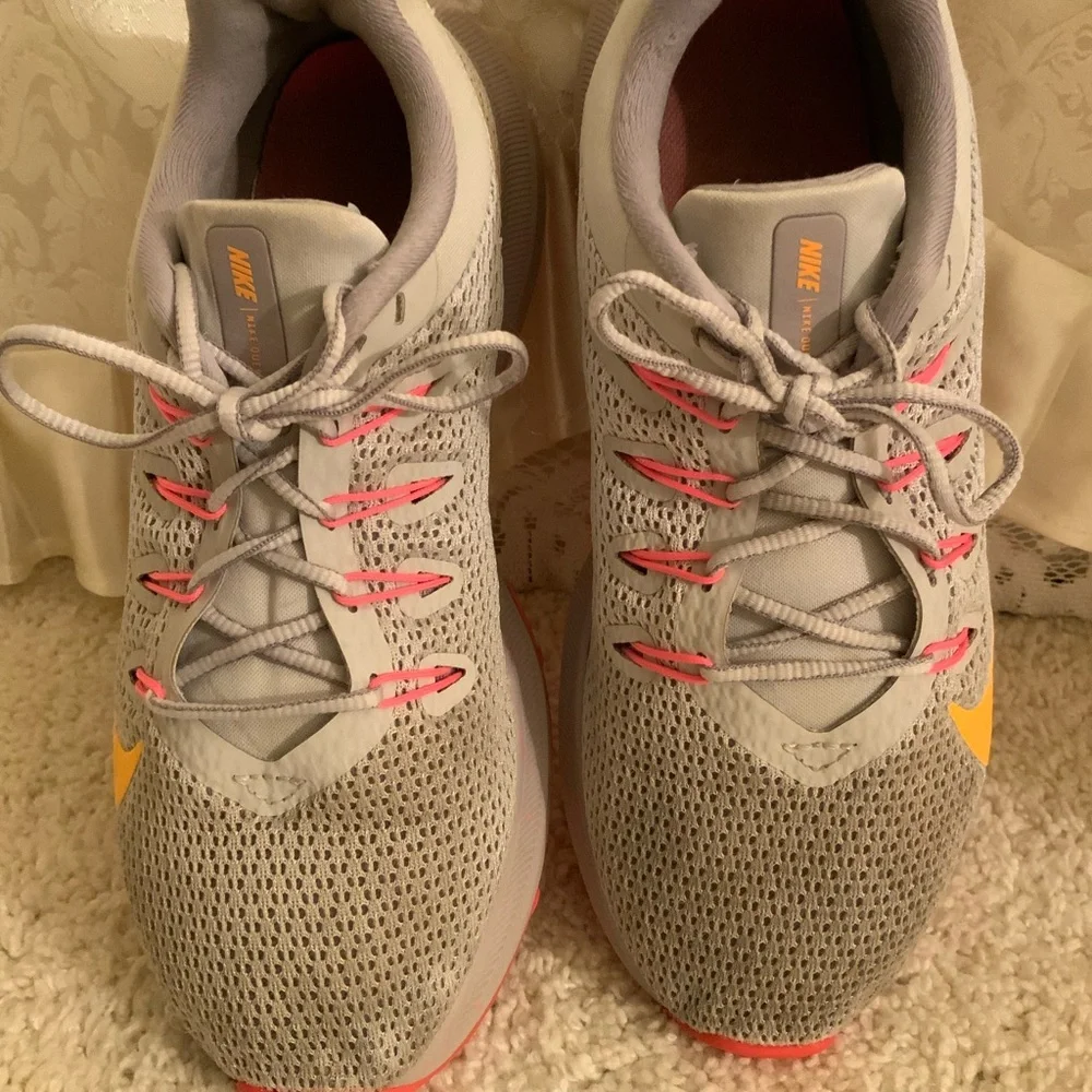 NIKE QUEST WOMENS SNEAKERS